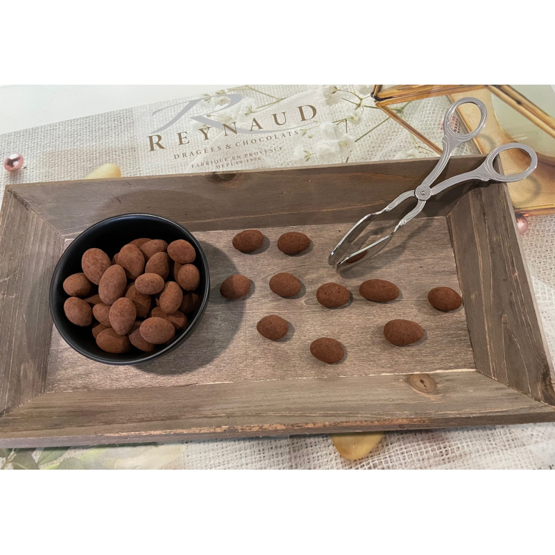 Cœur d’amandes caramélisées enrobées pate de noisette Gianduja, poudrées de cacao en vrac